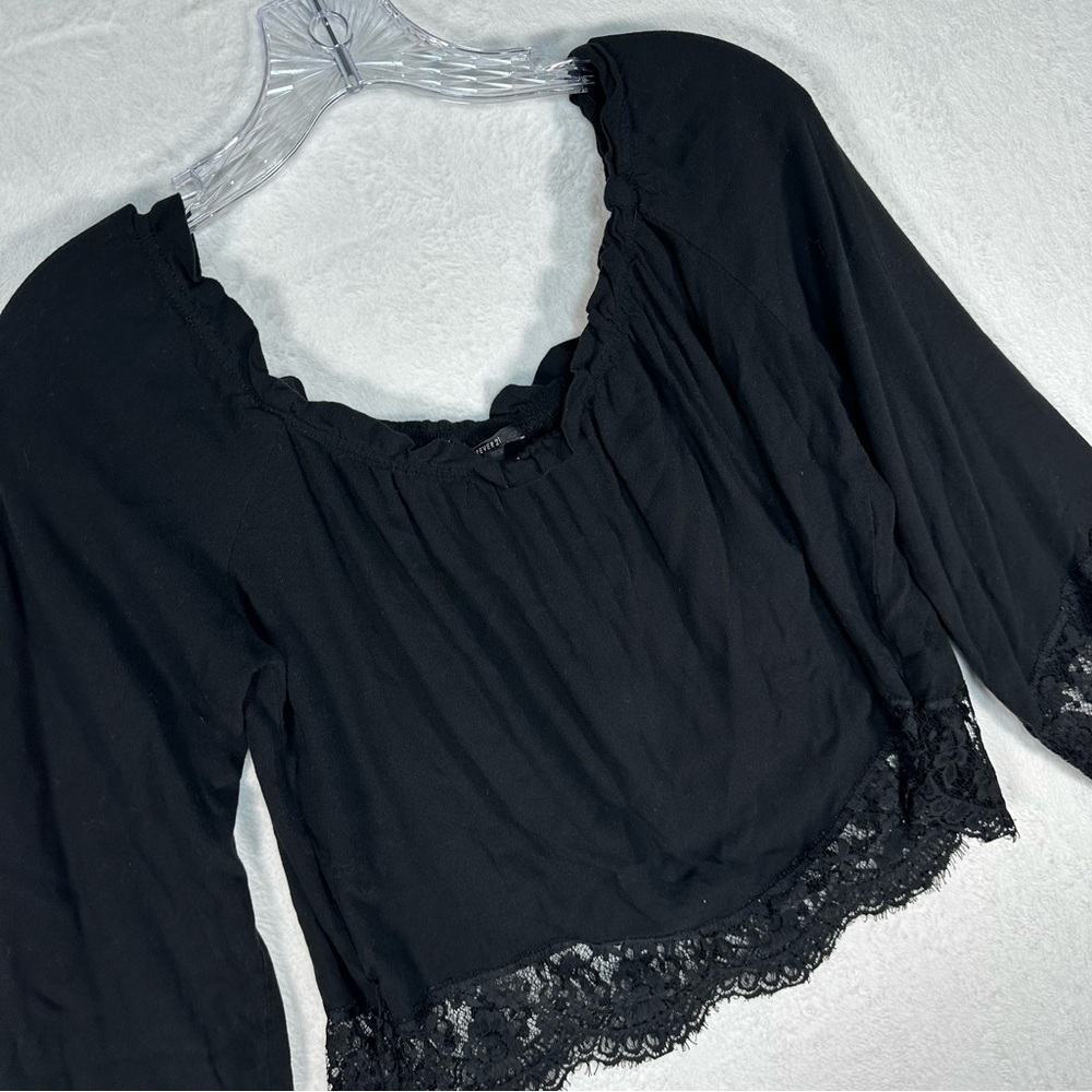 Forever‎ 21 Womens Black Crop Top Blouse Bell Sleeve Sz Large Whimsical Goth - Picture 2 of 7